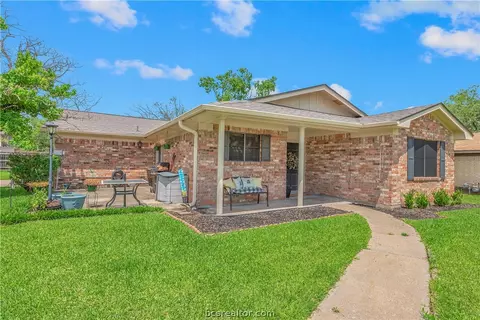 3809 Spring Hollow Ct, Bryan, TX 77802 photo 3