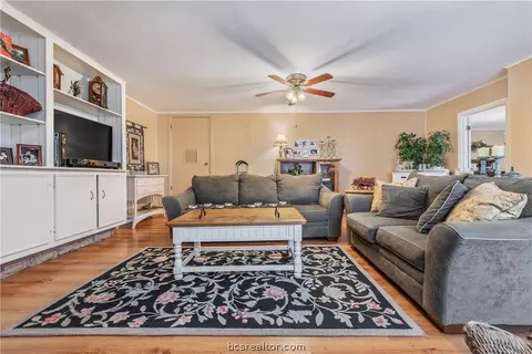 3809 Spring Hollow Ct, Bryan, TX 77802 photo 5