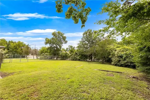 100 Brookside Dr E, Bryan, TX 77801 photo 30