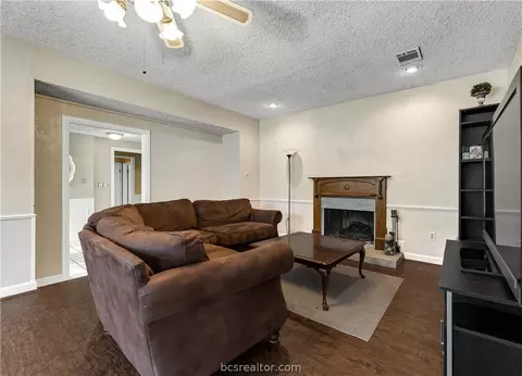 100 Brookside Dr E, Bryan, TX 77801 photo 5