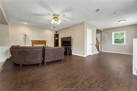 100 Brookside Dr E, Bryan, TX 77801 photo 9