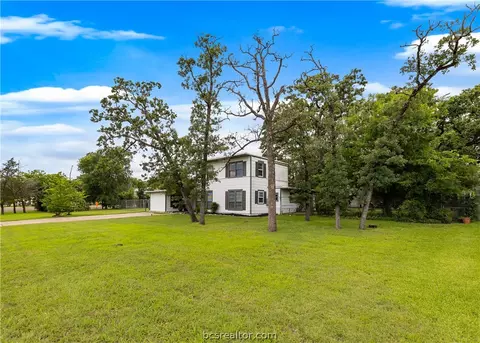 100 Brookside Dr E, Bryan, TX 77801 photo 3