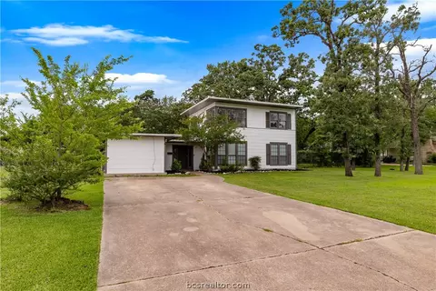 100 Brookside Dr E, Bryan, TX 77801 photo 2