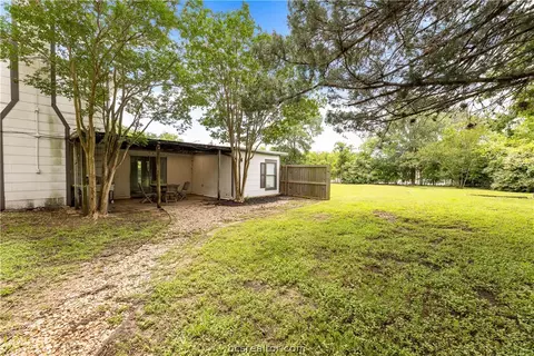 100 Brookside Dr E, Bryan, TX 77801 photo 24