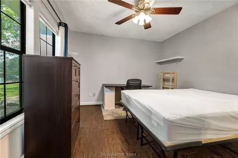 100 Brookside Dr E, Bryan, TX 77801 photo 18