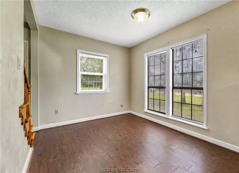 100 Brookside Dr E, Bryan, TX 77801 photo 8