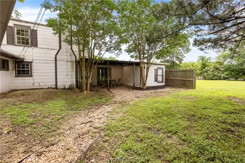 100 Brookside Dr E, Bryan, TX 77801 photo 25