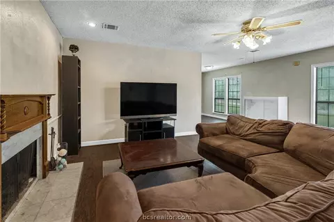 100 Brookside Dr E, Bryan, TX 77801 photo 6
