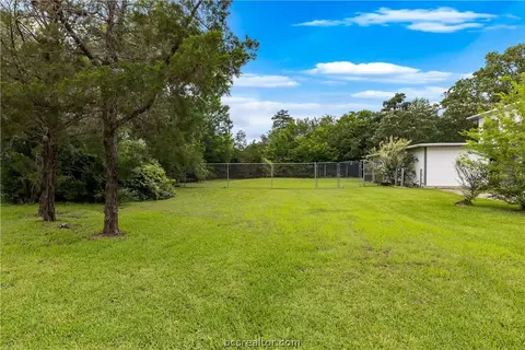 100 Brookside Dr E, Bryan, TX 77801 photo 27