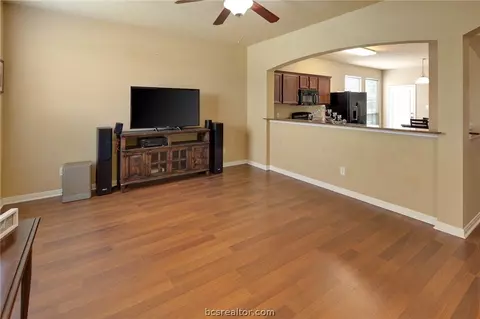 2015 Autumn Lake Dr, Bryan, TX 77807 photo 6