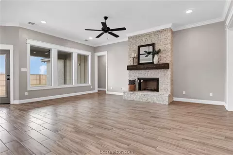 5010 Greyrock Dr, Bryan, TX 77802 photo 3
