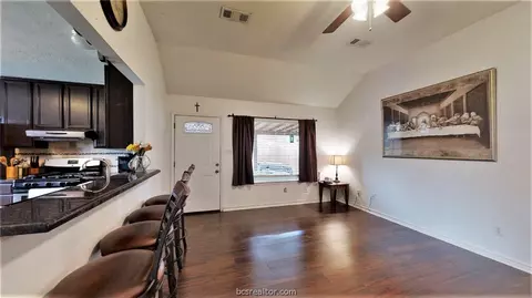 1435 Cedarcrest Ln, Bryan, TX 77803 photo 3