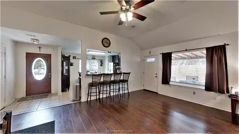 1435 Cedarcrest Ln, Bryan, TX 77803 photo 2