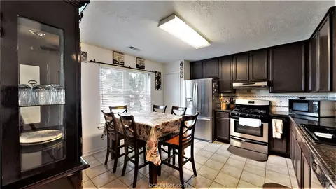 1435 Cedarcrest Ln, Bryan, TX 77803 photo 7