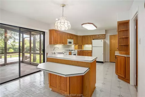 4209 Nagle St, Bryan, TX 77801 photo 3