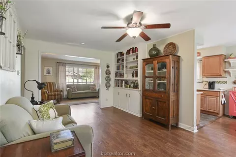 901 Jane Ln, Bryan, TX 77802 photo 6