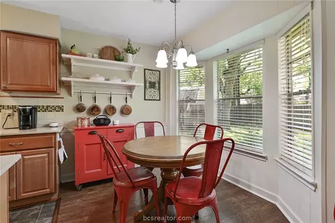 901 Jane Ln, Bryan, TX 77802 photo 11