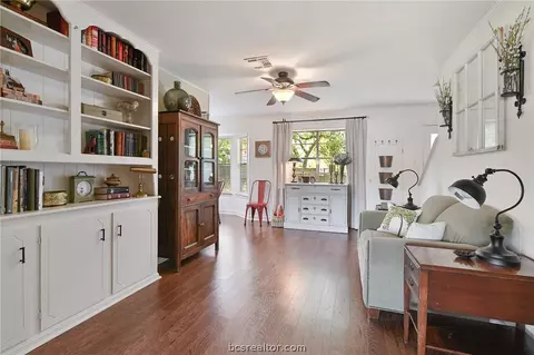 901 Jane Ln, Bryan, TX 77802 photo 4