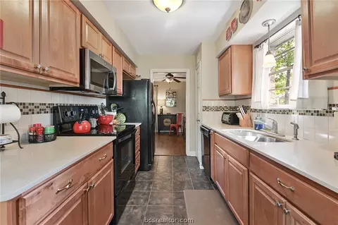 901 Jane Ln, Bryan, TX 77802 photo 9
