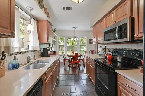 901 Jane Ln, Bryan, TX 77802 photo 8