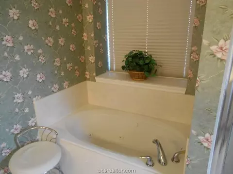 4906 Brompton Ln, Bryan, TX 77802 photo 13