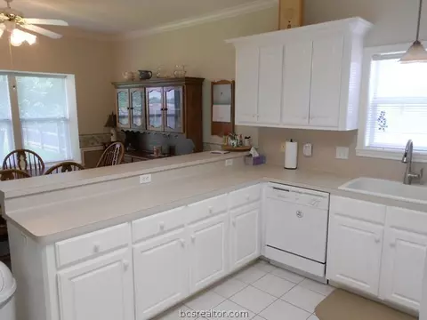 4906 Brompton Ln, Bryan, TX 77802 photo 7