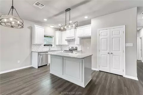 508 Waco St, Bryan, TX 77803 photo 3