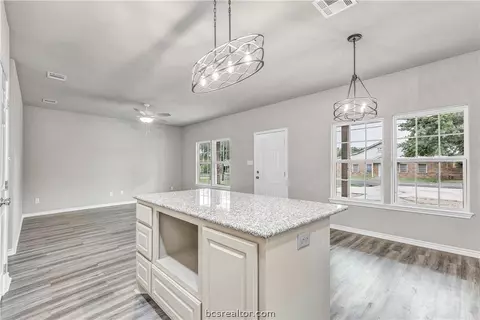 508 Waco St, Bryan, TX 77803 photo 17
