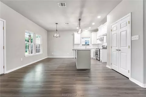 508 Waco St, Bryan, TX 77803 photo 13