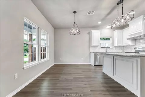 508 Waco St, Bryan, TX 77803 photo 6