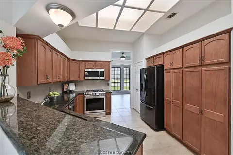 4701 Hunington Dr, Bryan, TX 77802 photo 8