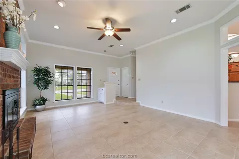 4701 Hunington Dr, Bryan, TX 77802 photo 3