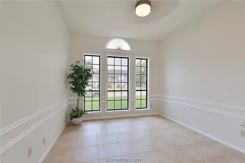 4701 Hunington Dr, Bryan, TX 77802 photo 4