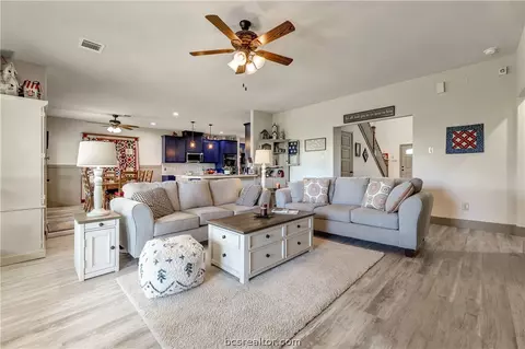 6464 Dick Elliott Rd, Bryan, TX 77808 photo 4