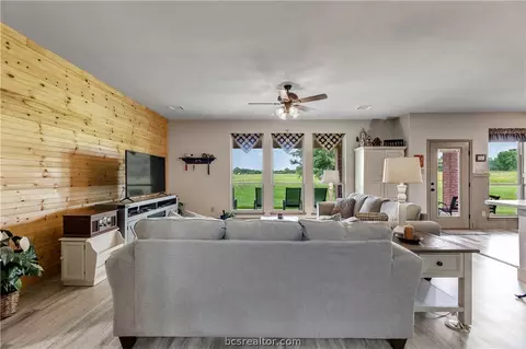 6464 Dick Elliott Rd, Bryan, TX 77808 photo 5