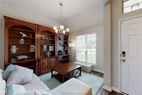 2014 Shimla Dr, Bryan, TX 77807 photo 4