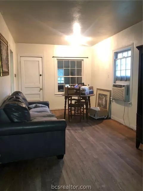 1103 Ettle St, Bryan, TX 77803 photo 3