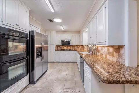 3608 Holly Dr, Bryan, TX 77802 photo 11