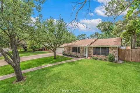 3608 Holly Dr, Bryan, TX 77802 photo 2