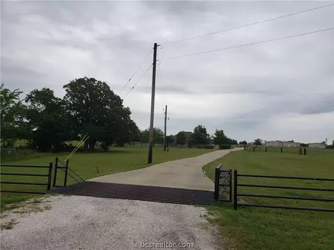 7423 Shirley Rd, Bryan, TX 77808 photo 5