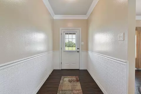 214 Rustic Oaks Dr, Bryan, TX 77808 photo 2