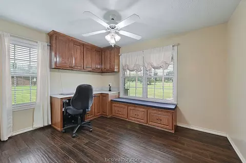 214 Rustic Oaks Dr, Bryan, TX 77808 photo 16