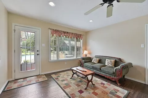214 Rustic Oaks Dr, Bryan, TX 77808 photo 11