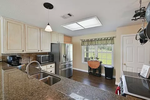 214 Rustic Oaks Dr, Bryan, TX 77808 photo 8