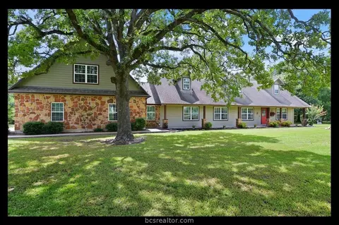 214 Rustic Oaks Dr, Bryan, TX 77808 photo 1