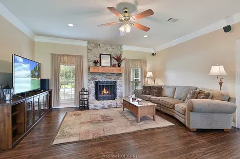 214 Rustic Oaks Dr, Bryan, TX 77808 photo 3