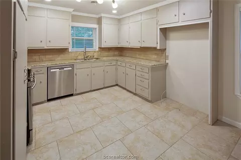 3521 Midwest Dr, Bryan, TX 77802 photo 9