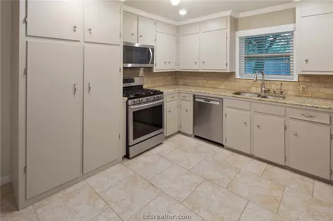 3521 Midwest Dr, Bryan, TX 77802 photo 10