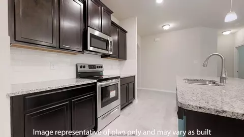 1007 Briscoe St, Brenham, TX 77833 photo 3