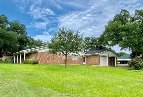 502 E Logan St, Calvert, TX 77837 photo 4